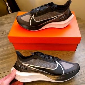 NEW - Nike women’s zoom gravity